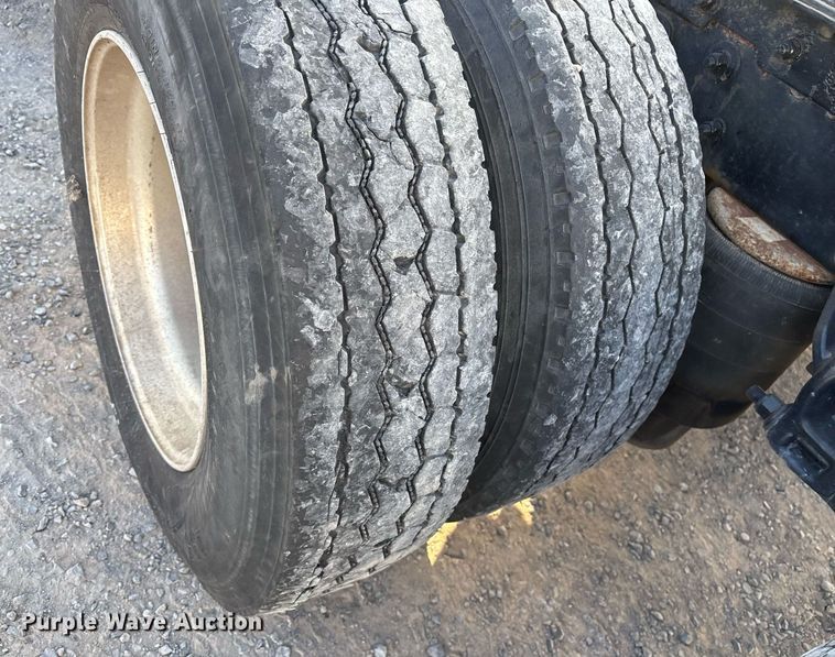 image for item EJ3232 2012 Kenworth T800 semi truck