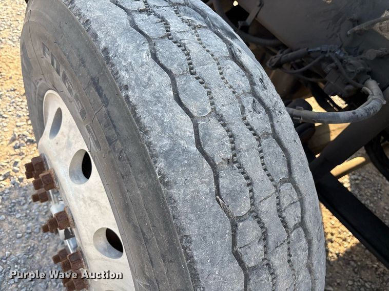 image for item EJ3232 2012 Kenworth T800 semi truck