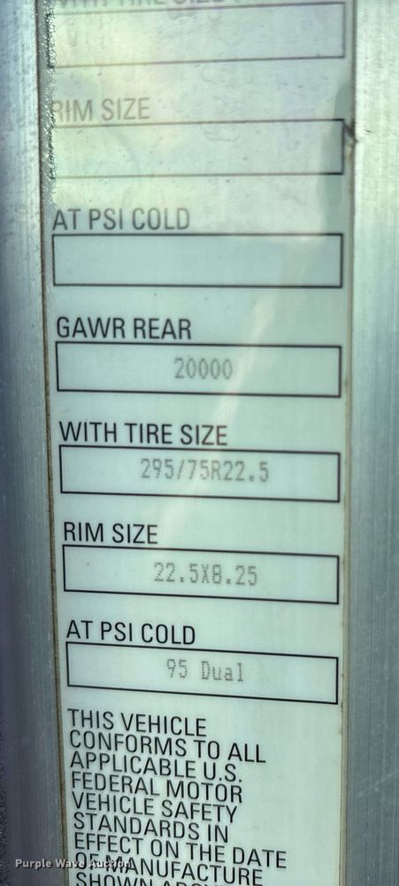 image for item EJ3232 2012 Kenworth T800 semi truck