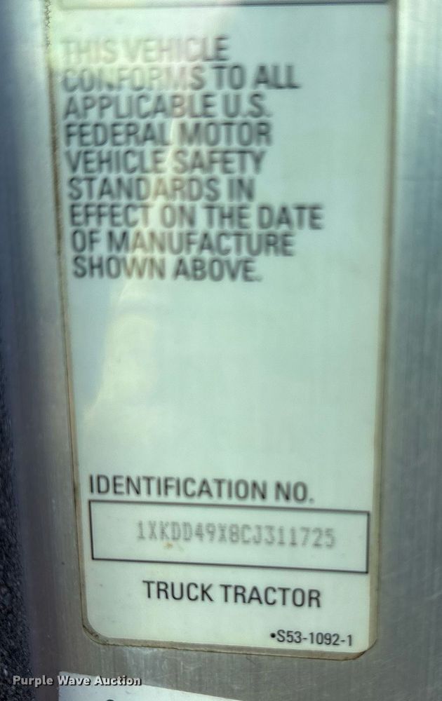 image for item EJ3232 2012 Kenworth T800 semi truck