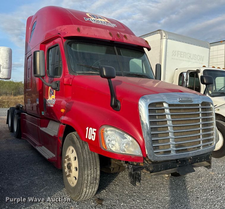 image for item EJ3233 2014 Freightliner Cascadia semi truck