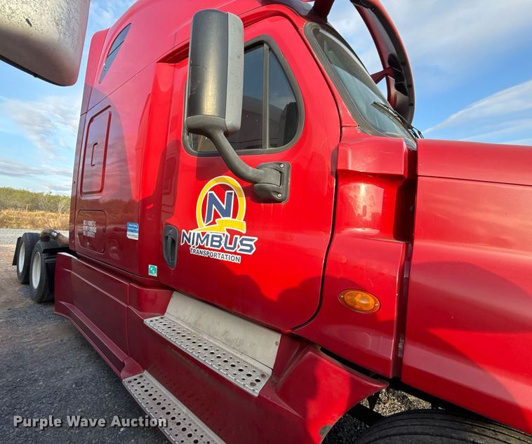 image for item EJ3233 2014 Freightliner Cascadia semi truck