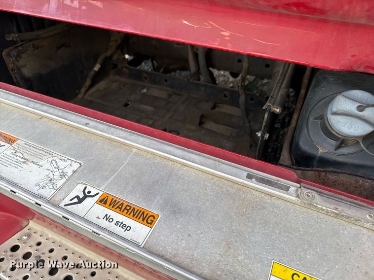 image for item EJ3233 2014 Freightliner Cascadia semi truck