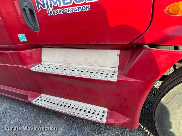 image for item EJ3233 2014 Freightliner Cascadia semi truck