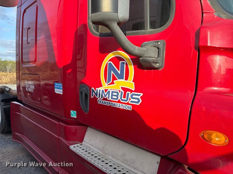 image for item EJ3233 2014 Freightliner Cascadia semi truck