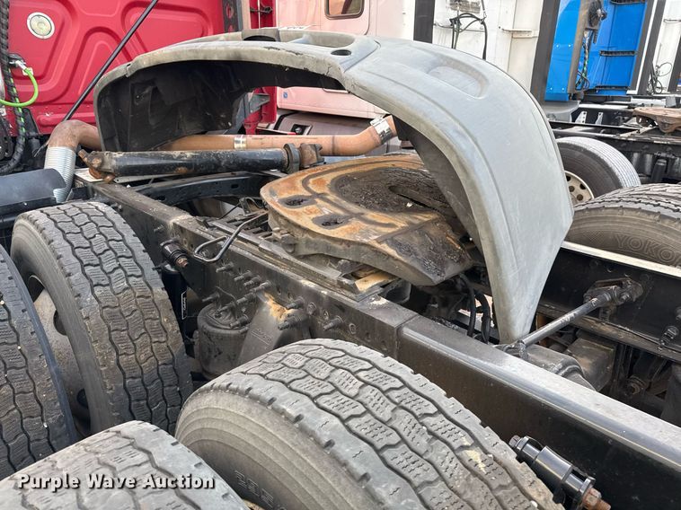 image for item EJ3233 2014 Freightliner Cascadia semi truck