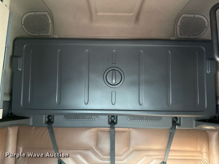 image for item EJ3233 2014 Freightliner Cascadia semi truck