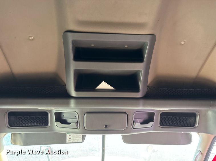 image for item EJ3233 2014 Freightliner Cascadia semi truck