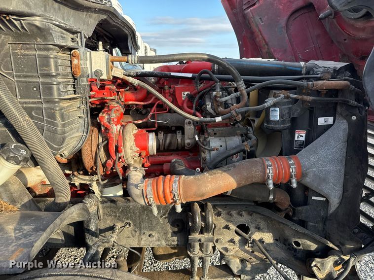 image for item EJ3233 2014 Freightliner Cascadia semi truck