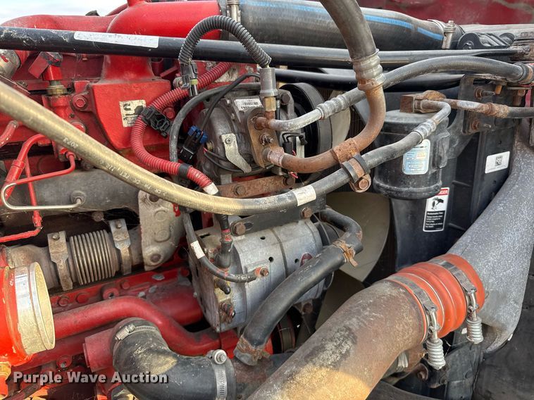 image for item EJ3233 2014 Freightliner Cascadia semi truck