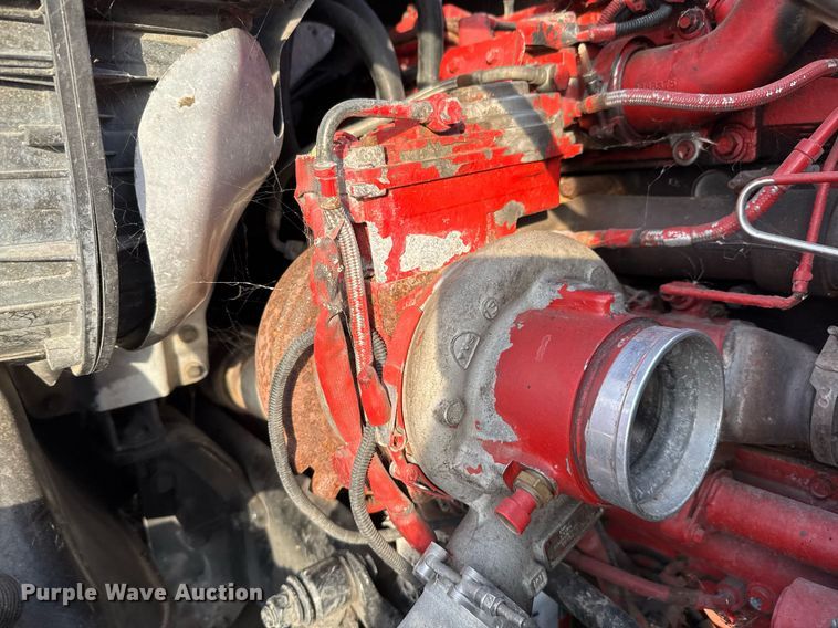 image for item EJ3233 2014 Freightliner Cascadia semi truck