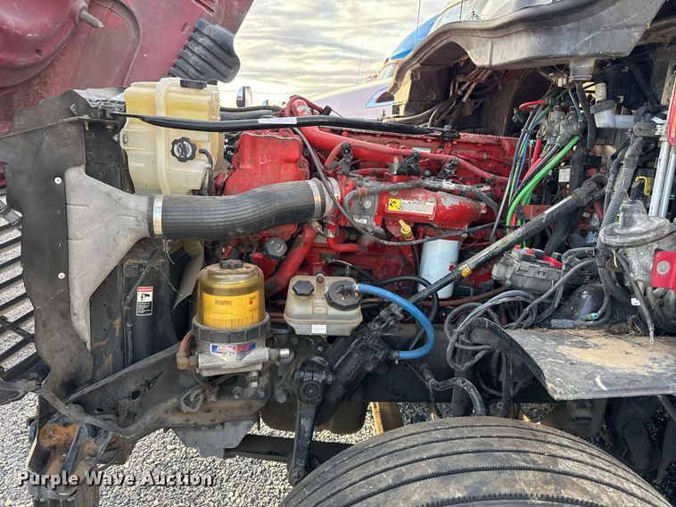 image for item EJ3233 2014 Freightliner Cascadia semi truck