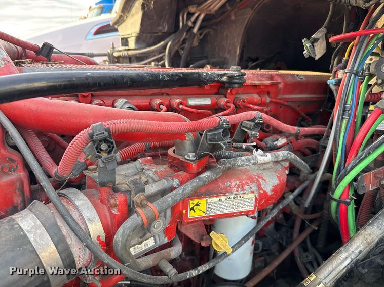 image for item EJ3233 2014 Freightliner Cascadia semi truck