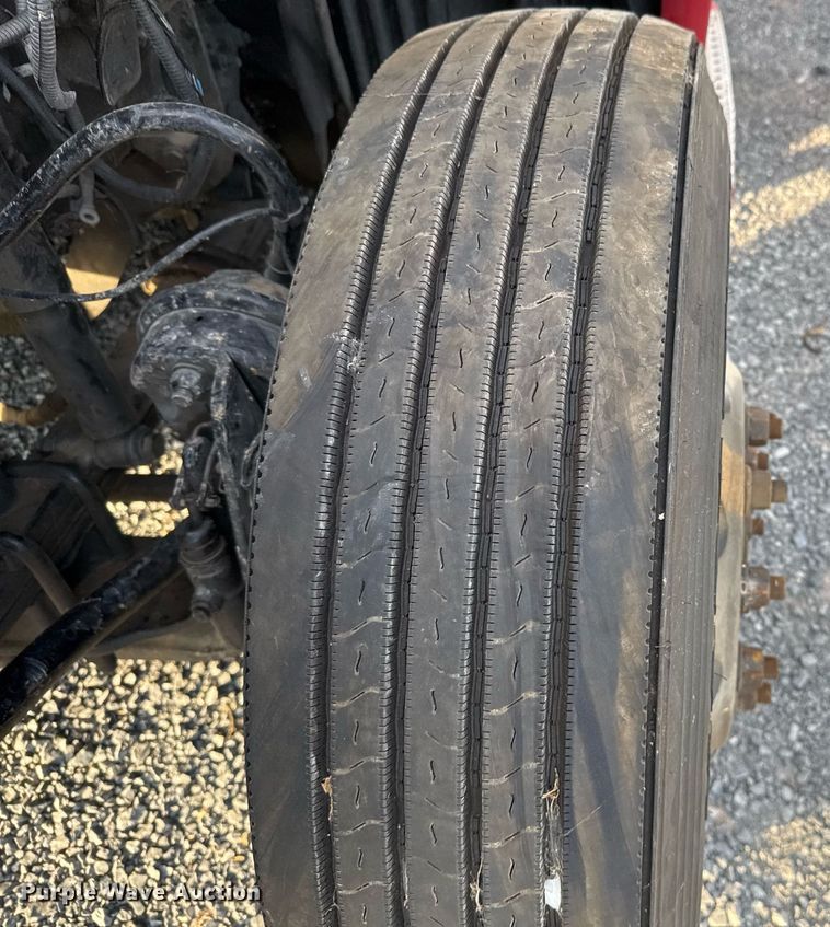 image for item EJ3233 2014 Freightliner Cascadia semi truck