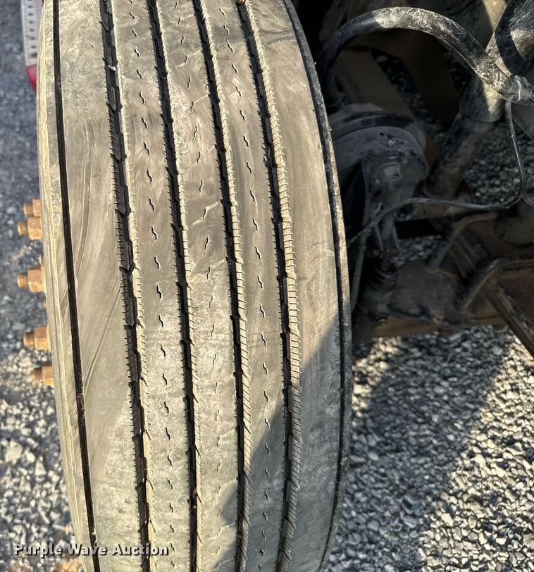 image for item EJ3233 2014 Freightliner Cascadia semi truck