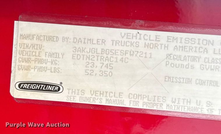 image for item EJ3233 2014 Freightliner Cascadia semi truck