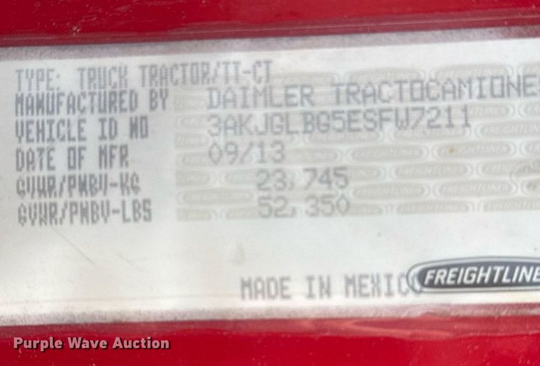 image for item EJ3233 2014 Freightliner Cascadia semi truck