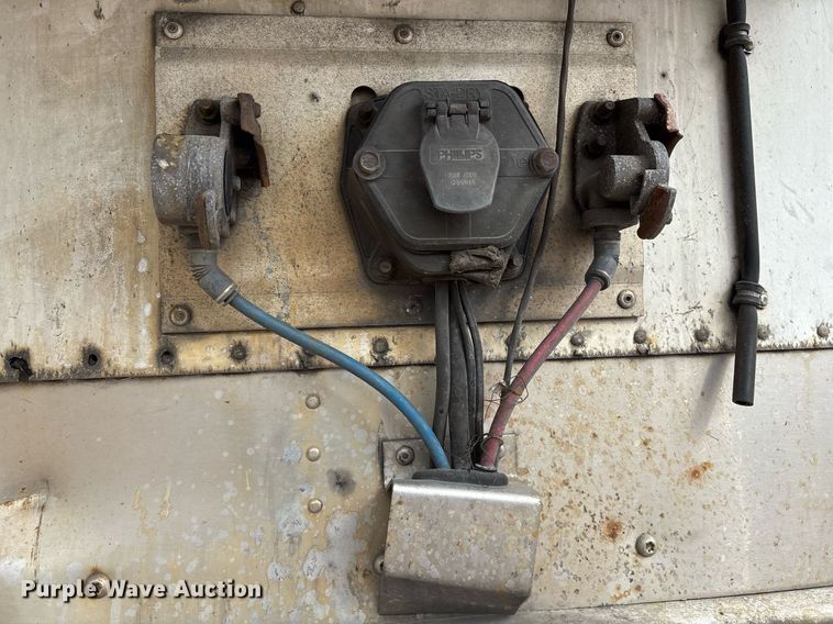 image for item EJ3239 2012 Wabash refrigerated van trailer