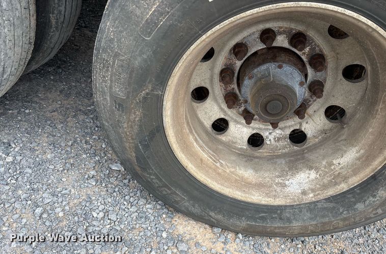 image for item EJ3239 2012 Wabash refrigerated van trailer