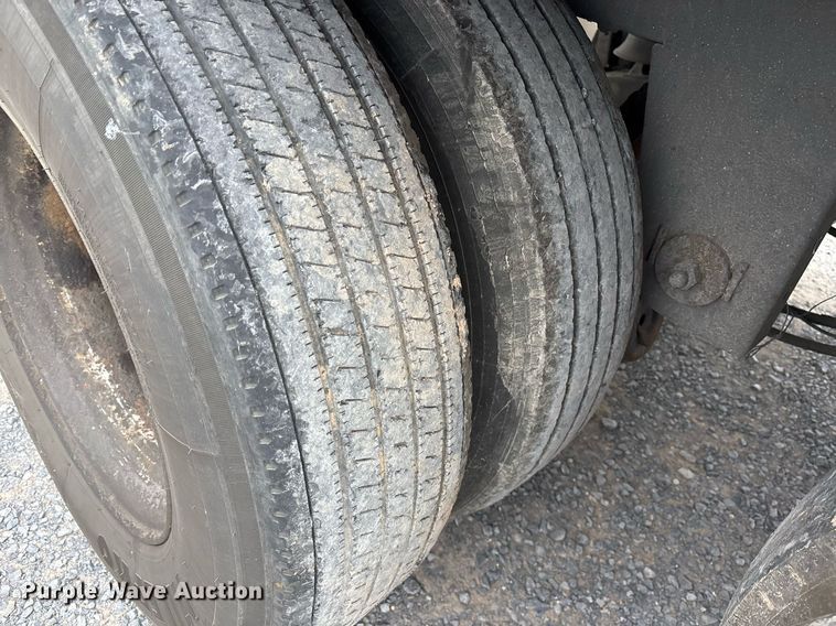 image for item EJ3239 2012 Wabash refrigerated van trailer