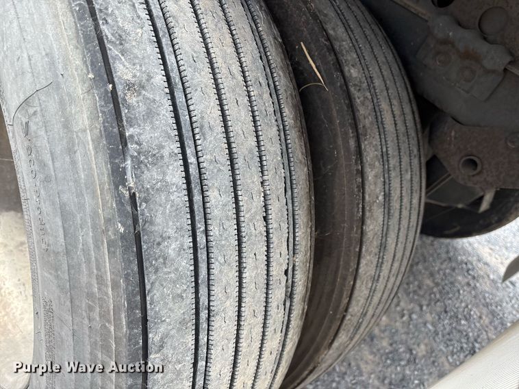 image for item EJ3239 2012 Wabash refrigerated van trailer