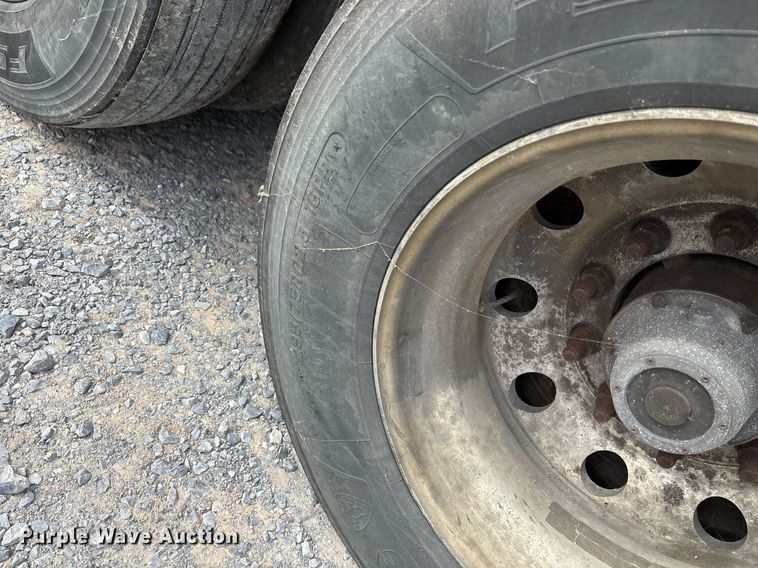 image for item EJ3239 2012 Wabash refrigerated van trailer