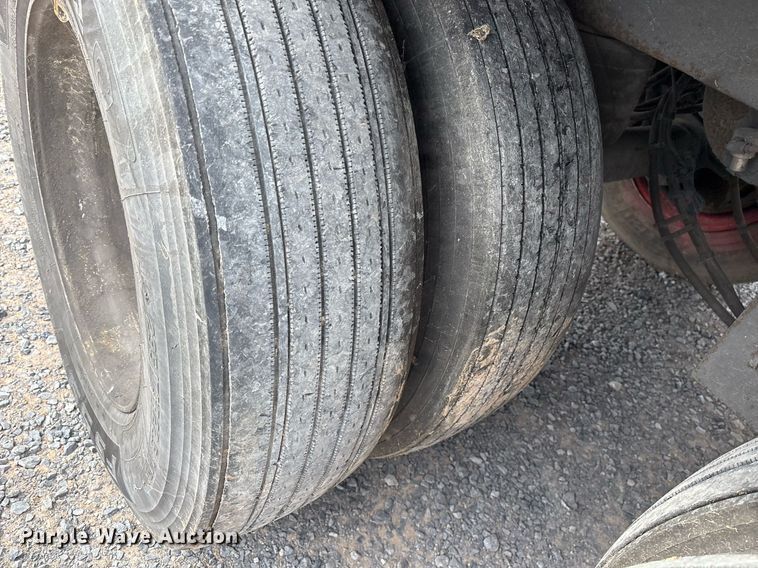 image for item EJ3239 2012 Wabash refrigerated van trailer