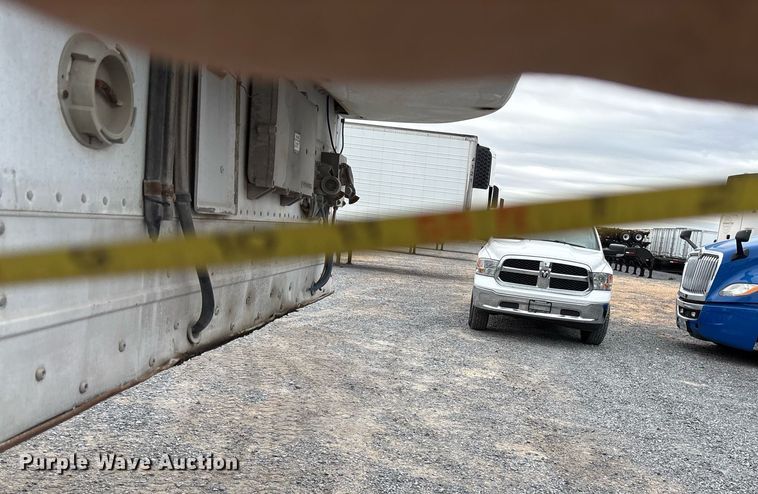 image for item EJ3240 2005 Wabash refrigerated van trailer