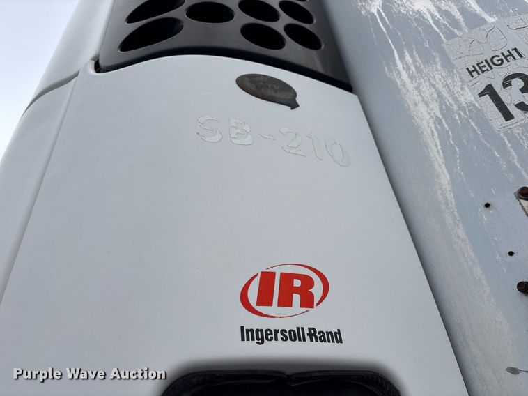 image for item EJ3240 2005 Wabash refrigerated van trailer