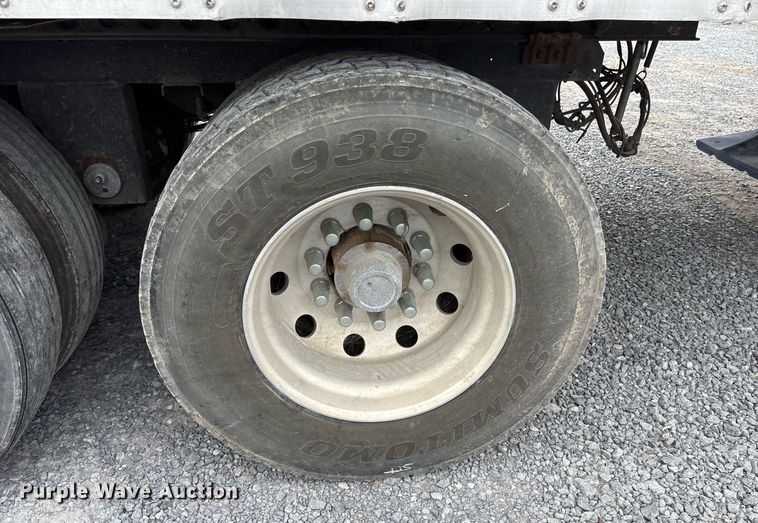 image for item EJ3240 2005 Wabash refrigerated van trailer