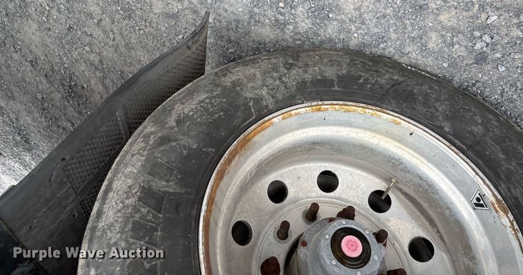 image for item EJ3240 2005 Wabash refrigerated van trailer