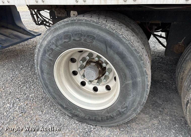 image for item EJ3240 2005 Wabash refrigerated van trailer