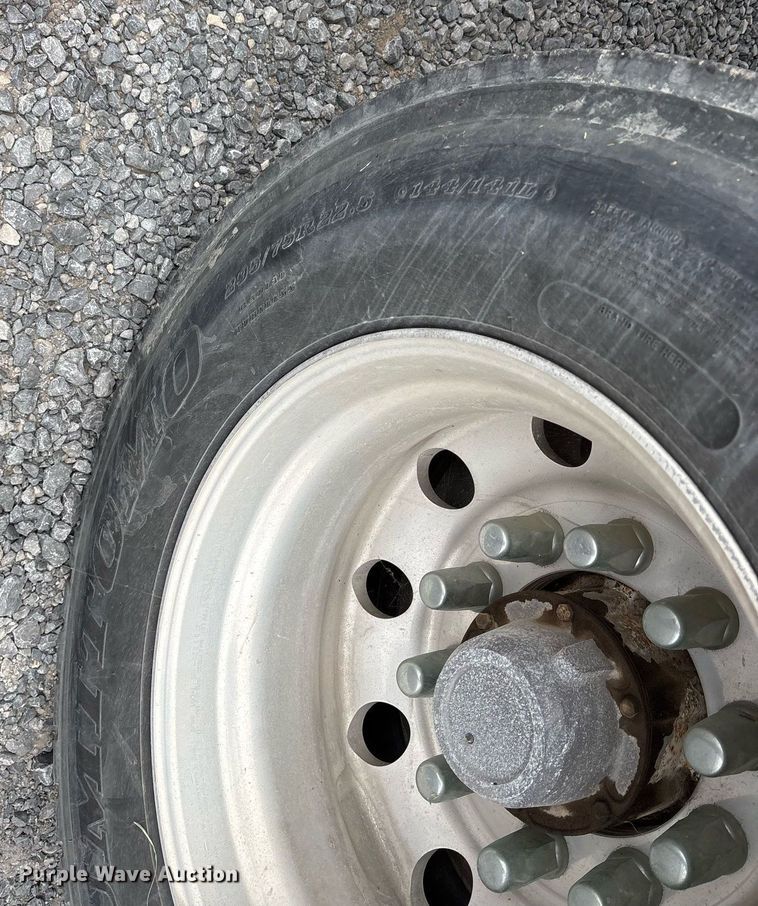 image for item EJ3240 2005 Wabash refrigerated van trailer