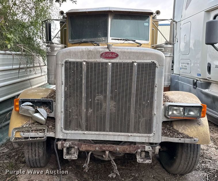 image for item EJ3281 2002 Peterbilt 379 semi truck