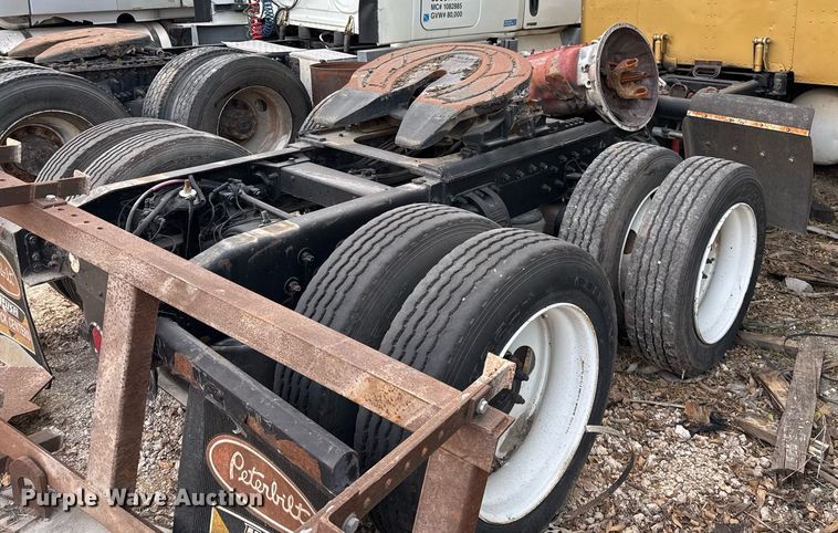 image for item EJ3281 2002 Peterbilt 379 semi truck