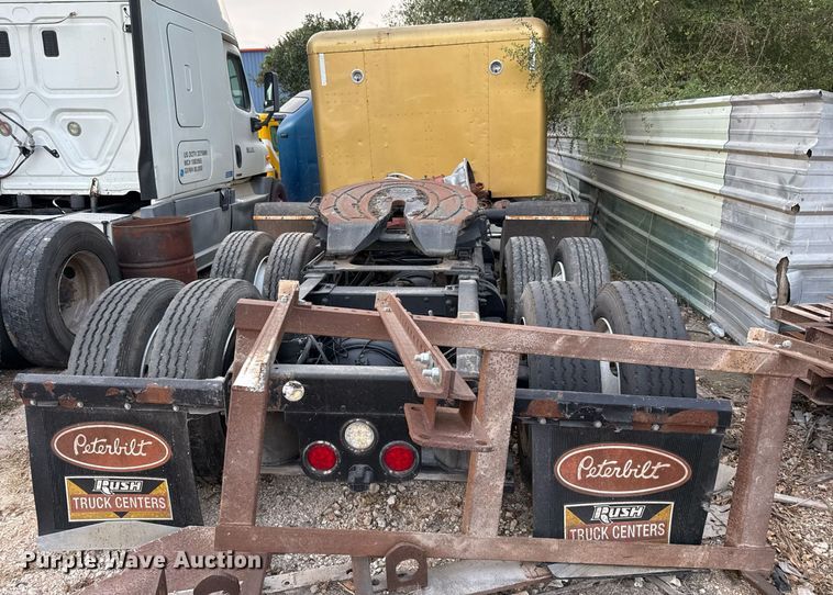 image for item EJ3281 2002 Peterbilt 379 semi truck
