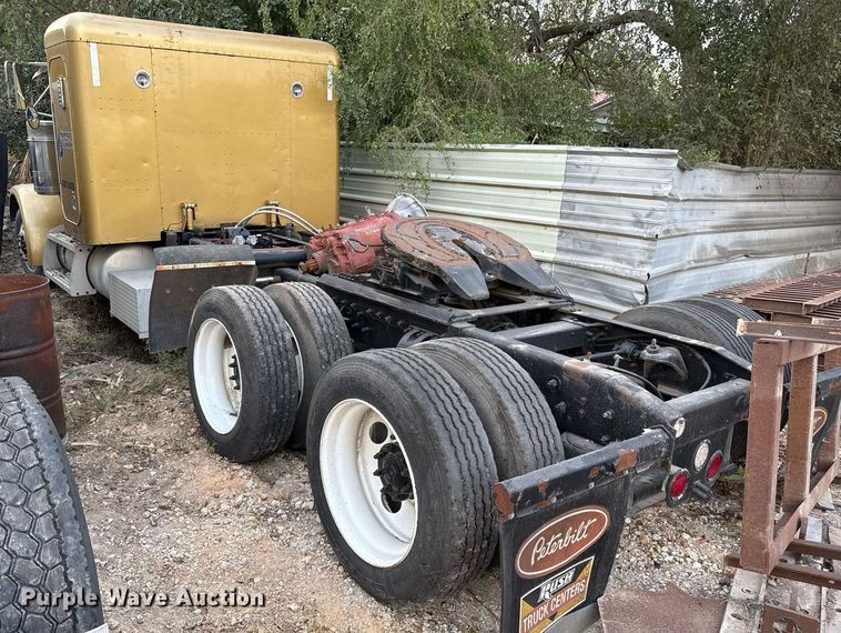 image for item EJ3281 2002 Peterbilt 379 semi truck