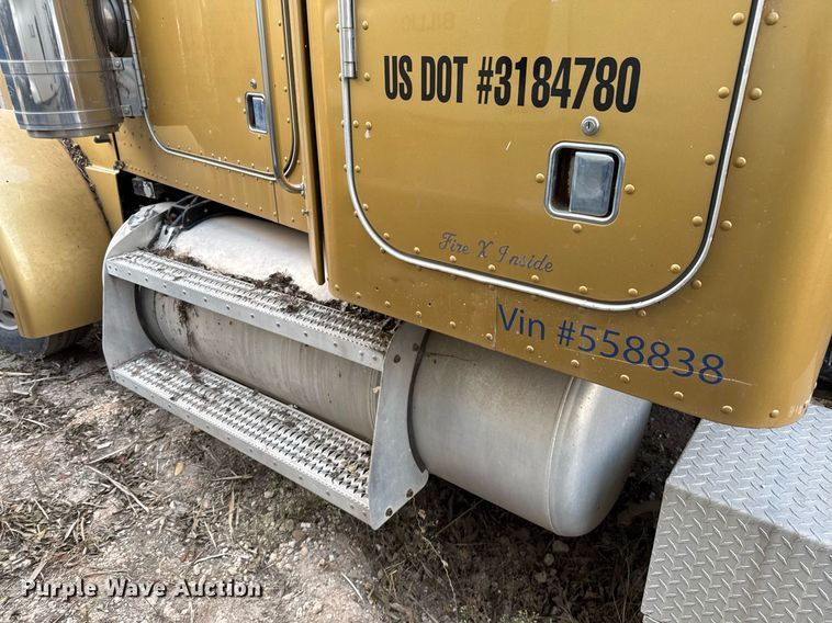image for item EJ3281 2002 Peterbilt 379 semi truck