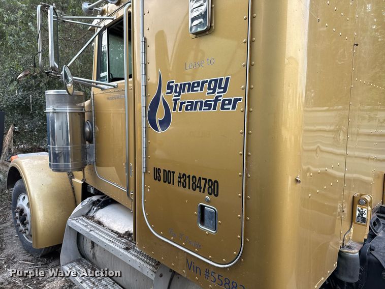 image for item EJ3281 2002 Peterbilt 379 semi truck