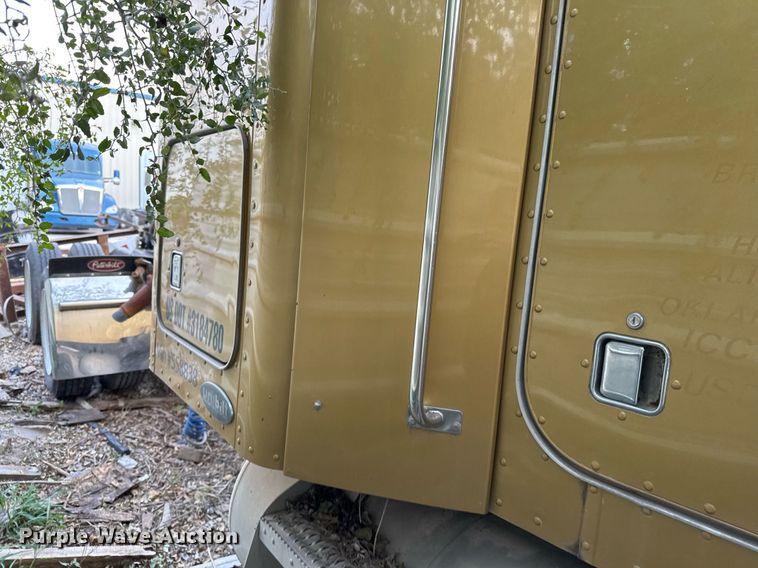 image for item EJ3281 2002 Peterbilt 379 semi truck