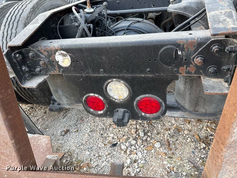 image for item EJ3281 2002 Peterbilt 379 semi truck