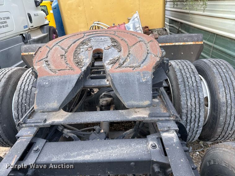 image for item EJ3281 2002 Peterbilt 379 semi truck