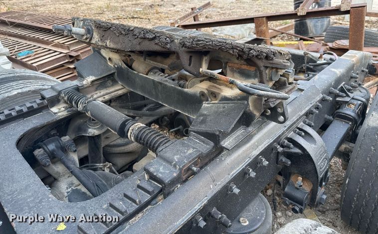 image for item EJ3281 2002 Peterbilt 379 semi truck