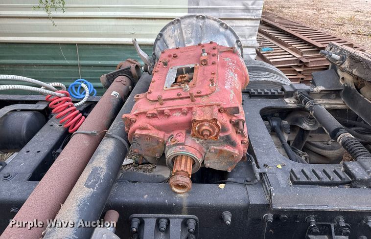 image for item EJ3281 2002 Peterbilt 379 semi truck