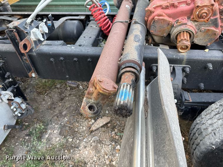 image for item EJ3281 2002 Peterbilt 379 semi truck