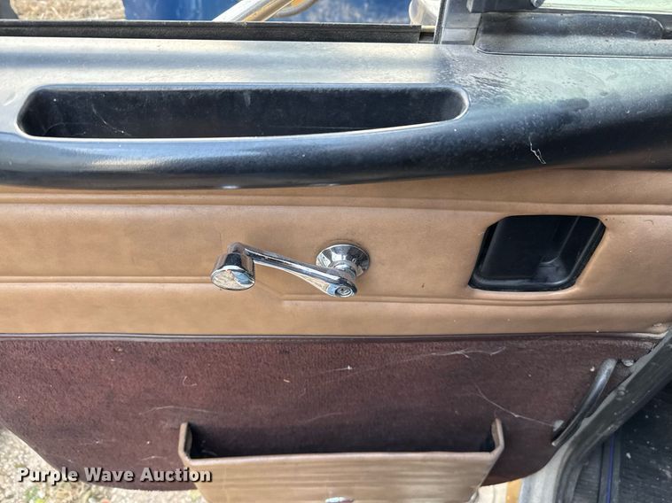 image for item EJ3281 2002 Peterbilt 379 semi truck