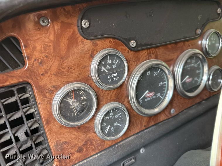 image for item EJ3281 2002 Peterbilt 379 semi truck