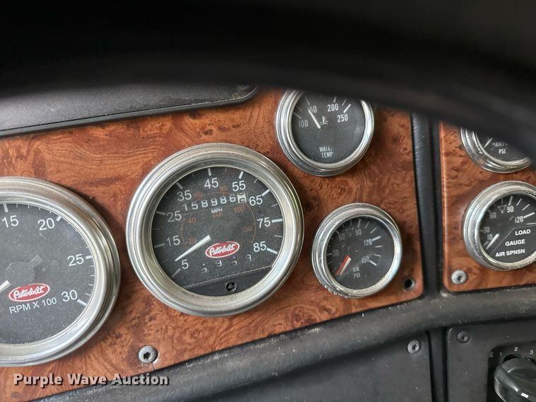 image for item EJ3281 2002 Peterbilt 379 semi truck