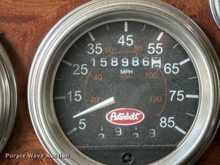 image for item EJ3281 2002 Peterbilt 379 semi truck