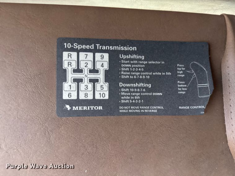 image for item EJ3281 2002 Peterbilt 379 semi truck